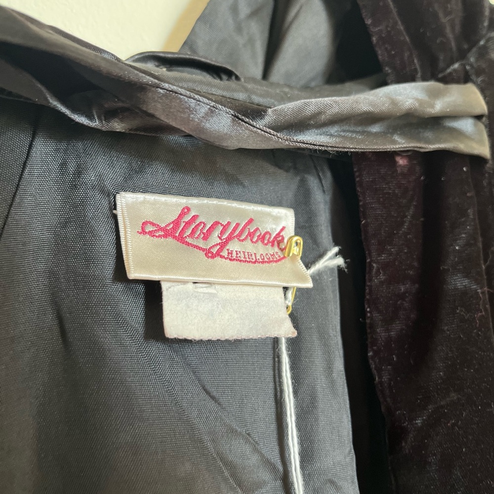 Storybook Heirlooms black velvet cape/cloack